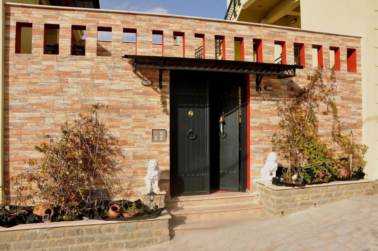 Dominique Meteora House Apartment กาลัมปากา ภายนอก รูปภาพ