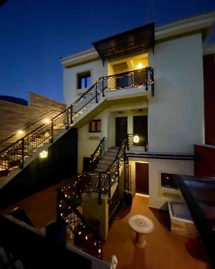 Dominique Meteora House Apartment กาลัมปากา ภายนอก รูปภาพ